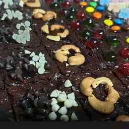 บราวนี่ 4 ชิ้น ชิ้น 1 ต่อ  หนึ่งหน้านะคะ