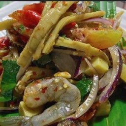 ตำหน่อไม้กุ้งสดปลาร้า