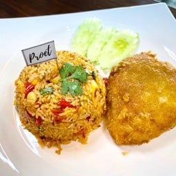 ข้าวผัดต้มยำปลาดอลลี่