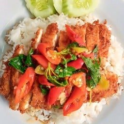 ข้าวกระเพราไก่กรอบ