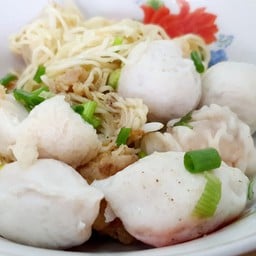ก๋วยเตี๋ยวลูกชิ้นปลา บ้านหม้อ(เจงคุง)