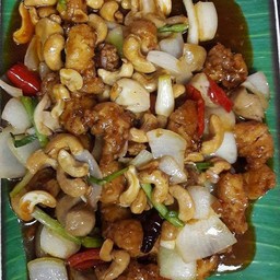 ไก่ผัดเม็ดมะม่วง