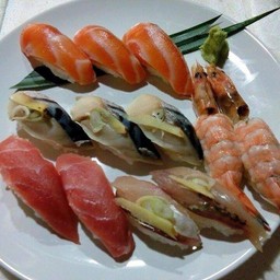 ข้าวปั้นหน้าปลาดิบรวม