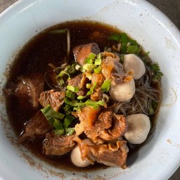 ก๋วยเตี๋ยวหมูตุ๋น