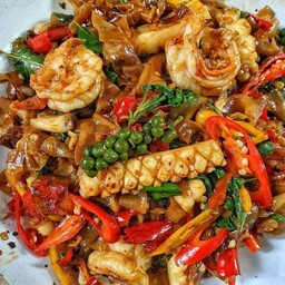 เส้นใหญ่ผัดขี้เมา