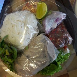 ชุดยำขนมจีนหมูยอน้ำปลาร้านัวแซ่บแยกน้ำยำ