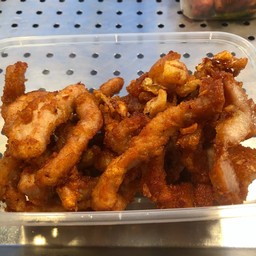 หมูสันนอกทอดกับหมูสามชั้นทอดกระเทียม