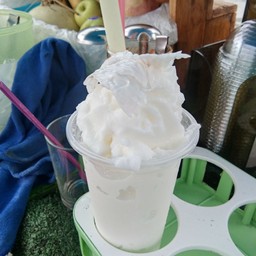 มะพร้าวปั่นนมสด