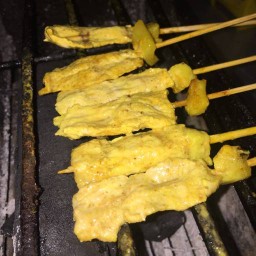 หมูสะเต๊ะสองชายเจ้าเก่า