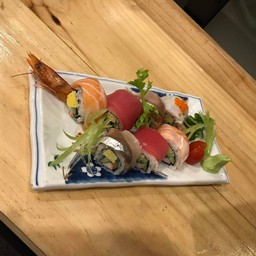 ข้าวห่อสาหร่ายหน้าปลาดิบรวม