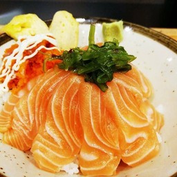 ข้าวหน้าปลาแซลมอน