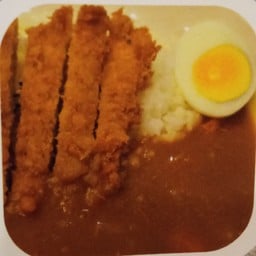 ข้าวราดแกงกะหรี่หมูทอด