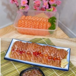 ซาชิมิ 300 กรัม + แซลมอนดองซีอิ๊วเกาหลี 1 กล่อง