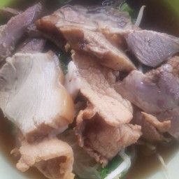 ก๋วยเตี๋ยวหมูเลียงเจ๊ณี
