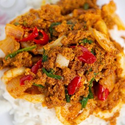 ข้าวปลาหมึกผัดผงกะหรี่