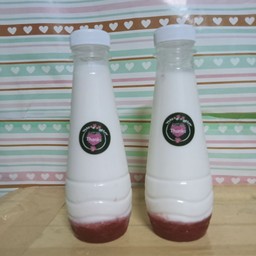 สตอเบอรี่นมสด