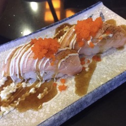 ข้าวปั้นหน้าปลาแซลมมอนเบิร์นไฟ