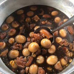 พะโล้ไข่กับขาหมู