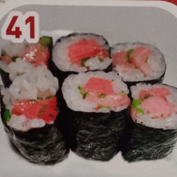 ข้าวห่อสาหร่ายไส่ปลามากุโร่สับ