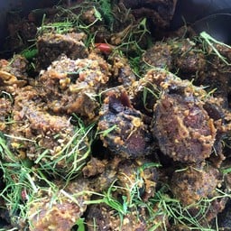 ปลาดุกทอดผัดเครื่องแกง