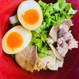 ก๋วยจั๊บน้ำใสใส่ไข่