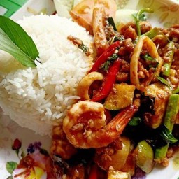 ข้าว ผัดพริกแกงกุ้งหมึก