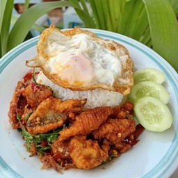 กระเพราปลาข้างเหลืองทอด