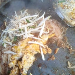 จันทร์แรมผัดไทโบราณ@แม่บุญมา