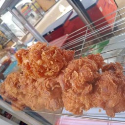 ขุนแผนสไปซี่ ไก่ทอดซอสเด็ด