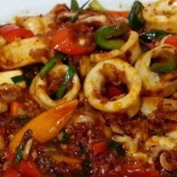 ข้าวราดพริกแกงปลาหมึก+ไข่เจียว