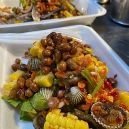 ยำข้าวโพดหอยแครง