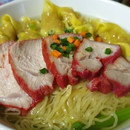 บะหมี่เกี๊ยวหมูแดง