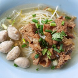 ก๋วยเตี๋ยวลูกชิ้น+เนื้อเปื่อย