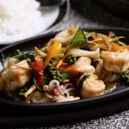 ลุงชาติ อาหารตามสั่ง ซ.17 เจ้าเก่า