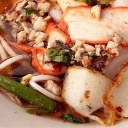 เส้นใหญ่ต้มยำ