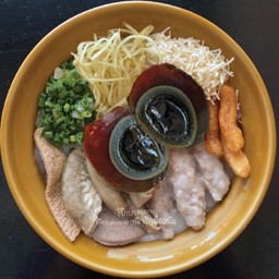 โจ๊กใส่ทุกอย่างไข่เยี่ยวม้า (พิเศษ เพิ่มเครื่อง)