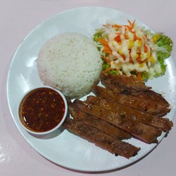 ข้าวหมูย่างจิ้มแจ่ว