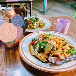 เนย ยำแซ่บ@ถนนคนเดินกว๊านพะเยา
