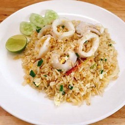 ข้าวผัดปลาหมึก