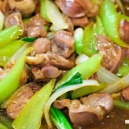 ข้าวราดผัดพริกอ่อนหมู+ไข่เจียว