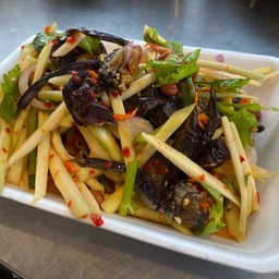 ยำมะม่วงปูจืด