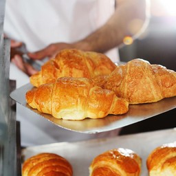 การันตีความสดใหม่ จากโรงงานผลิตขนมปังสไตล์ญี่ปุ่นที่มีประสบการณ์ความชำนาญมากกว่า