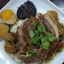 ข้าวขาหมู (เนื้อหนัง) + ไข่พะโล้