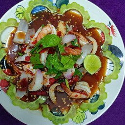 ยำกุ้งสดหรือกุ้งสุก ปลาร้ายั่ว