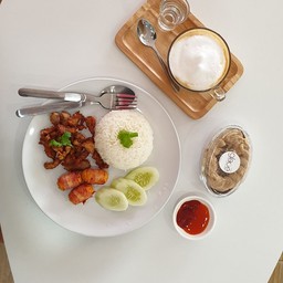 ข้าวไก่ทอดกะเทียม