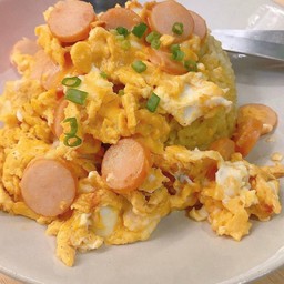 ข้าวไข่ขยี้ไส้กรอก