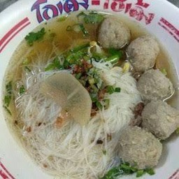 ก๋วยเตี๋ยวลูกชิ้นเอ็นเนื้อ น้ำใส