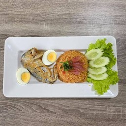ข้าวผัดน้ำพริกปลาทู