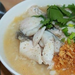 ข้าวต้มปลา จีนเฮง