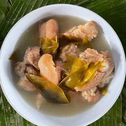 ต้มขาหมูใบชะมวง